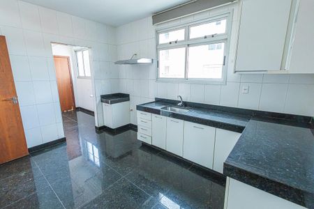 Apartamento para alugar com 200m², 4 quartos e 2 vagascozinha