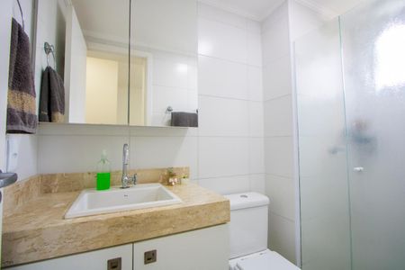 Apartamento à venda com 65m², 2 quartos e 2 vagasBanheiro do quarto 1