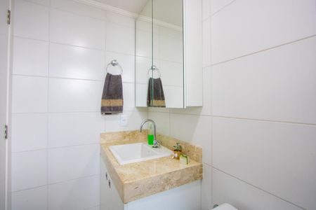 Apartamento à venda com 65m², 2 quartos e 2 vagasBanheiro do quarto 1