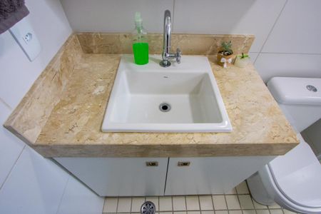 Apartamento à venda com 65m², 2 quartos e 2 vagasBanheiro do quarto 1