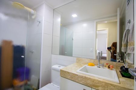 Apartamento à venda com 65m², 2 quartos e 2 vagasBanheiro social