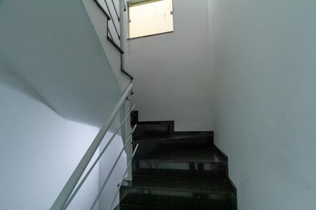 Casa para alugar com 300m², 3 quartos e 5 vagas Casa para alugar com 300m², 3 quartos e 5 vagasEscada