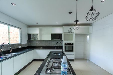 Casa para alugar com 300m², 3 quartos e 5 vagas Casa para alugar com 300m², 3 quartos e 5 vagasCozinha