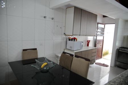 Casa para alugar com 236m², 4 quartos e 4 vagasCozinha 