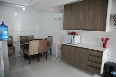 Casa para alugar com 236m², 4 quartos e 4 vagasCozinha 