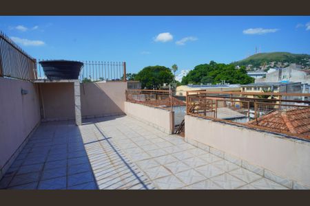 Casa para alugar com 249m², 4 quartos e 2 vagasTerraço com estrutura para piscina 