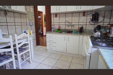 Casa para alugar com 249m², 4 quartos e 2 vagasCozinha 