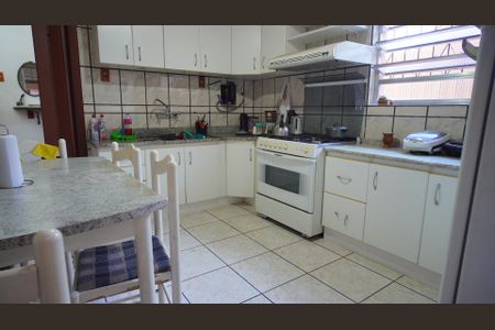 Casa para alugar com 249m², 4 quartos e 2 vagasCozinha 