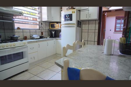 Casa para alugar com 249m², 4 quartos e 2 vagasCozinha 