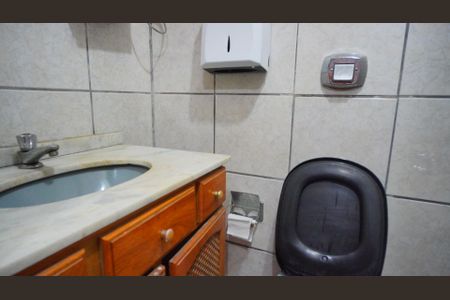 Casa para alugar com 249m², 4 quartos e 2 vagasBanheiro 2 salão de festas 