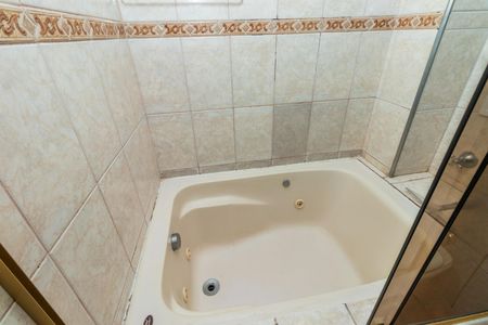 Apartamento para alugar com 156m², 4 quartos e 2 vagas Apartamento para alugar com 156m², 4 quartos e 2 vagasBanheiro da Suíte