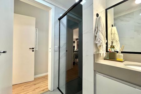 Apartamento para alugar com 100m², 3 quartos e 2 vagas Apartamento para alugar com 100m², 3 quartos e 2 vagasBanheiro Corredor