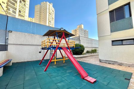Apartamento para alugar com 100m², 3 quartos e 2 vagas Apartamento para alugar com 100m², 3 quartos e 2 vagasÁrea comum - Playground