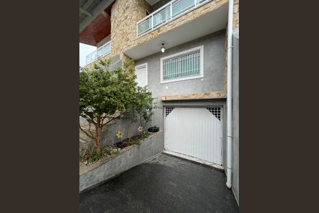 Casa à venda com 138m², 3 quartos e 4 vagasFachada Interna 