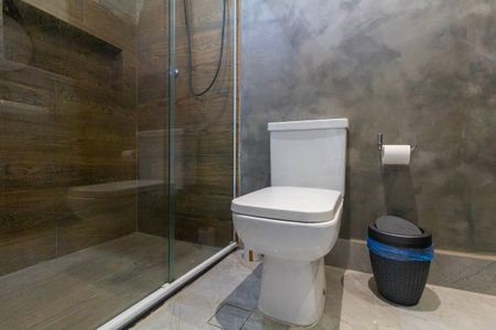 Casa à venda com 138m², 3 quartos e 4 vagas Casa à venda com 138m², 3 quartos e 4 vagasBanheiro social