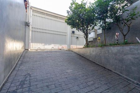 Garagem de casa à venda com 3 quartos, 138m² em Vila Talarico, São Paulo