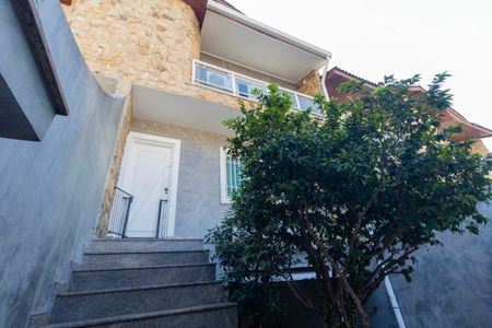 Casa à venda com 138m², 3 quartos e 4 vagas Casa à venda com 138m², 3 quartos e 4 vagasFachada Interna