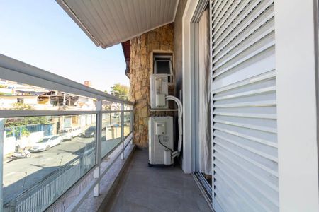 Casa à venda com 138m², 3 quartos e 4 vagas Casa à venda com 138m², 3 quartos e 4 vagasVaranda
