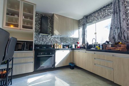Casa à venda com 138m², 3 quartos e 4 vagas Casa à venda com 138m², 3 quartos e 4 vagasCozinha