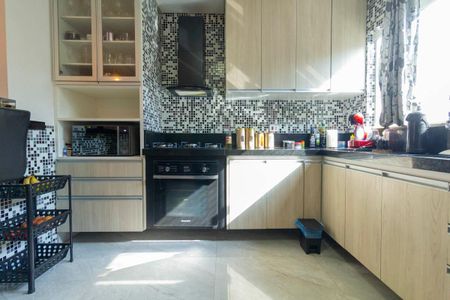 Casa à venda com 138m², 3 quartos e 4 vagas Casa à venda com 138m², 3 quartos e 4 vagasCozinha