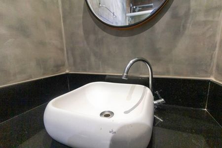 Casa à venda com 138m², 3 quartos e 4 vagas Casa à venda com 138m², 3 quartos e 4 vagasBanheiro social