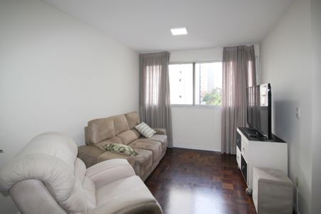 Sala de apartamento para alugar com 3 quartos, 76m² em Indianópolis, São Paulo
