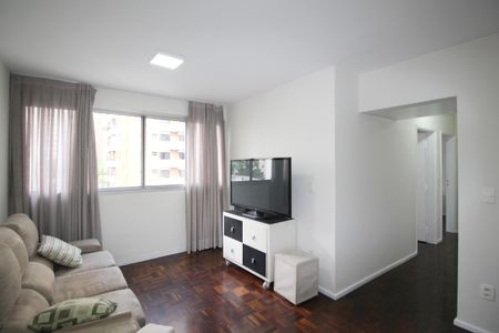 Sala de apartamento para alugar com 3 quartos, 76m² em Indianópolis, São Paulo