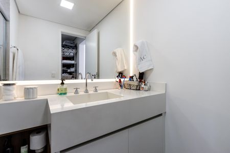 Apartamento à venda com 145m², 2 quartos e 3 vagasQuarto 1 - Banheiro 1