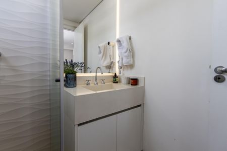 Apartamento à venda com 145m², 2 quartos e 3 vagasQuarto 1 - Banheiro 2