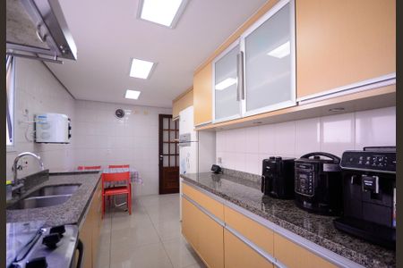 Apartamento à venda com 114m², 2 quartos e 2 vagasCozinha 