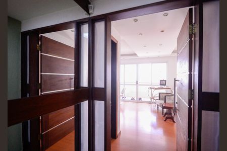 Apartamento à venda com 114m², 2 quartos e 2 vagasHall de elevador privativo 