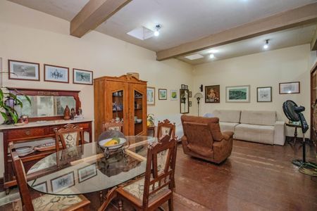 Sala de casa à venda com 3 quartos, 350m² em Petrópolis, Porto Alegre