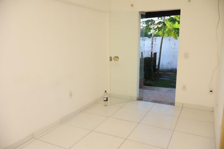 Sala de casa de condomínio para alugar com 2 quartos, 70m² em Praia do Flamengo, Salvador