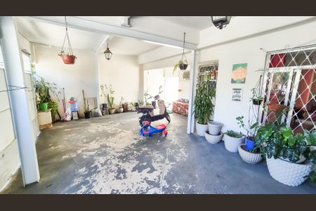 Casa para alugar com 330m², 4 quartos e 1 vagaGaragem e entrada da casa