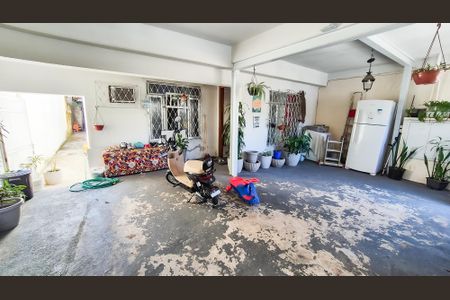 Casa para alugar com 330m², 4 quartos e 1 vagaGaragem e entrada da casa 