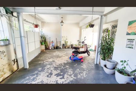 Casa para alugar com 330m², 4 quartos e 1 vagaGaragem e entrada da casa