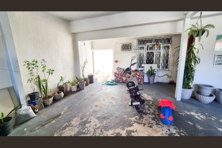 Casa para alugar com 330m², 4 quartos e 1 vagaGaragem e entrada da casa