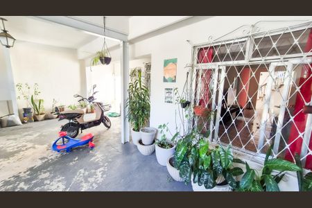 Casa para alugar com 330m², 4 quartos e 1 vagaGaragem e entrada da casa