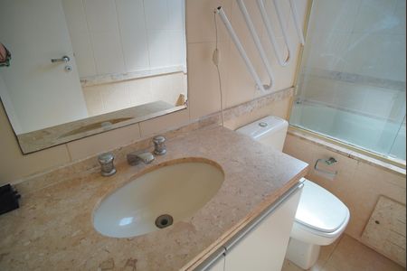 Apartamento à venda com 87m², 2 quartos e 2 vagasBanheiro da Suíte 1