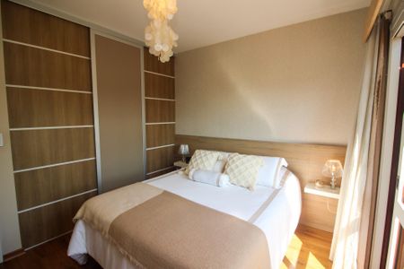 Casa à venda com 272m², 3 quartos e 3 vagas Casa à venda com 272m², 3 quartos e 3 vagasQuarto Suíte