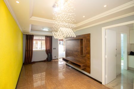 Sala de casa de condomínio para alugar com 4 quartos, 125m² em Cabral, Contagem