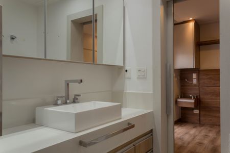 Apartamento à venda com 145m², 3 quartos e 3 vagasBanheiro da Suíte 1