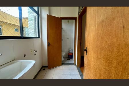Apartamento à venda com 90m², 3 quartos e 2 vagas Apartamento à venda com 90m², 3 quartos e 2 vagasÁrea de serviço
