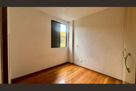 Quarto  de apartamento à venda com 3 quartos, 90m² em Estoril, Belo Horizonte