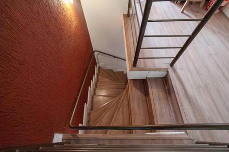 Apartamento à venda com 121m², 2 quartos e 2 vagasEscada