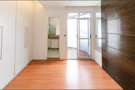 Apartamento para alugar com 77m², 2 quartos e 2 vagasSuíte