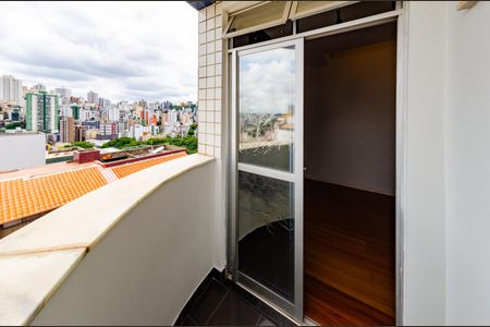 Apartamento para alugar com 77m², 2 quartos e 2 vagasVaranda suíte