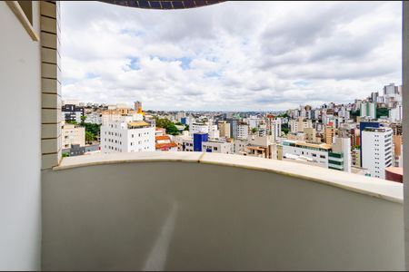 Apartamento para alugar com 77m², 2 quartos e 2 vagasVaranda suíte