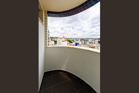 Apartamento para alugar com 77m², 2 quartos e 2 vagasVaranda suíte