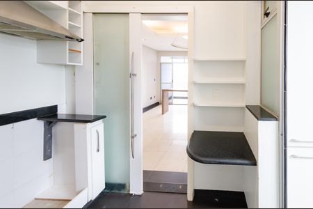 Apartamento para alugar com 77m², 2 quartos e 2 vagasCozinha